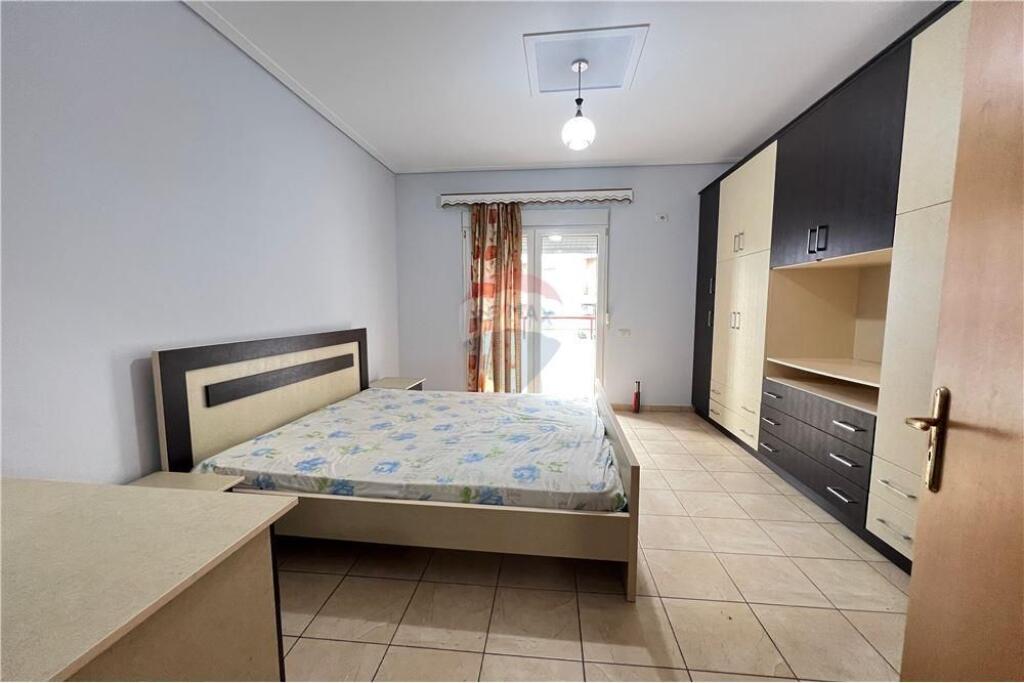 🏡 Apartament 2+1 me Qira – Bulevardi Kryesor, Vlorë