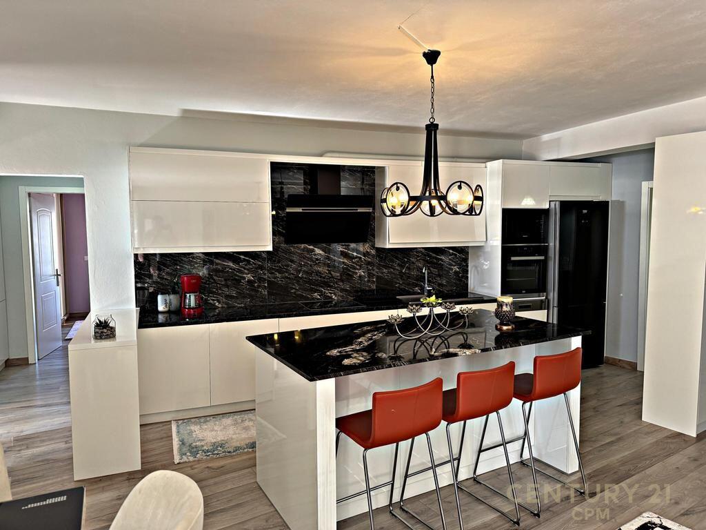 Appartamento di lusso 3+1+3 con vista mare in vendita a Saranda