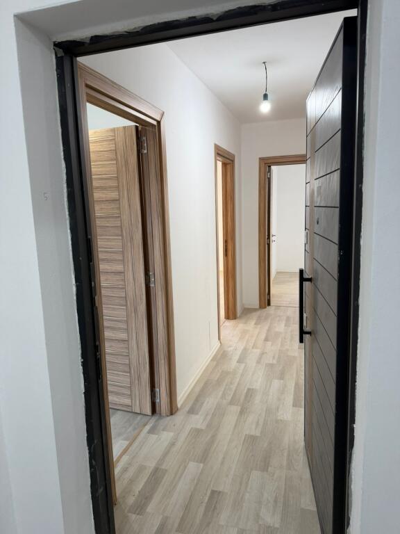 Appartamento 2+1+2 in vendita, Via 5 Maj alla fine vicino ai nuovi edifici 170.000.000 Milioni di leke