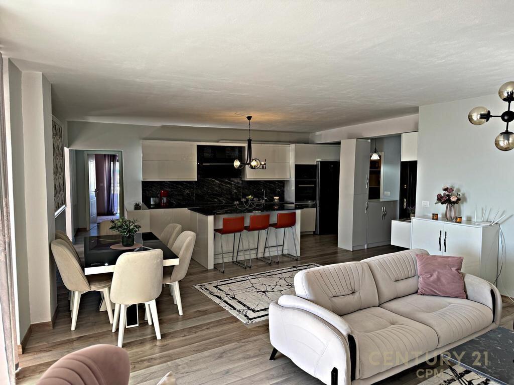 Appartamento di lusso 3+1+3 con vista mare in vendita a Saranda