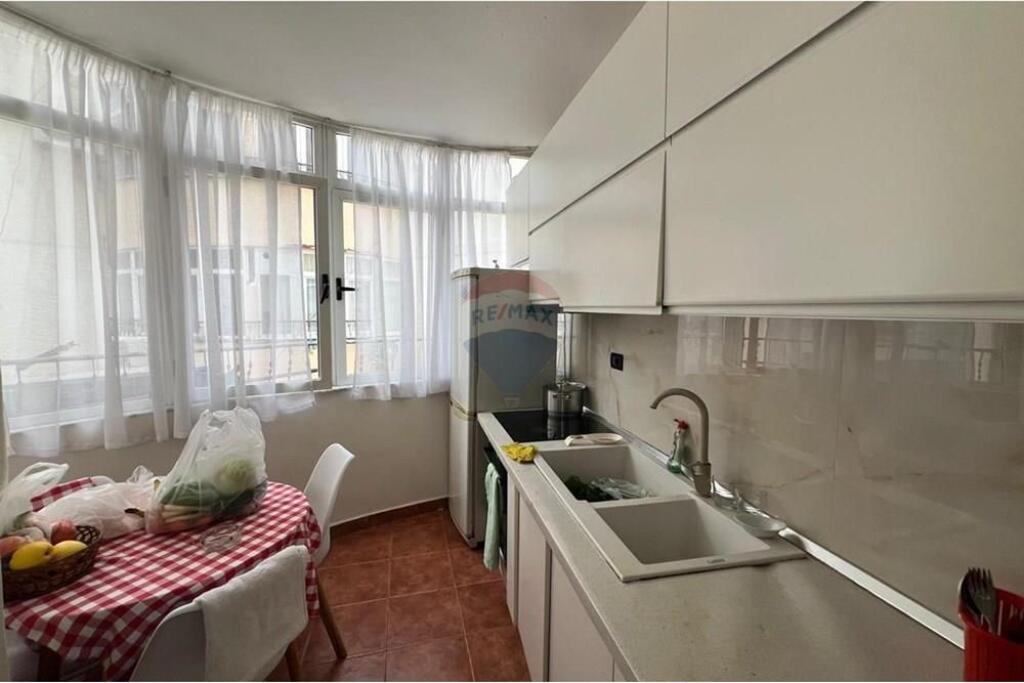 Komuna e Parisit, Tiranë 2+1