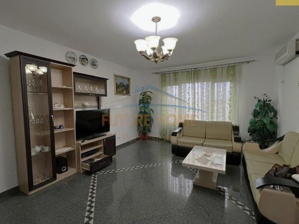 Affitto, Appartamento 3+1+2, Laprake, Tirana.