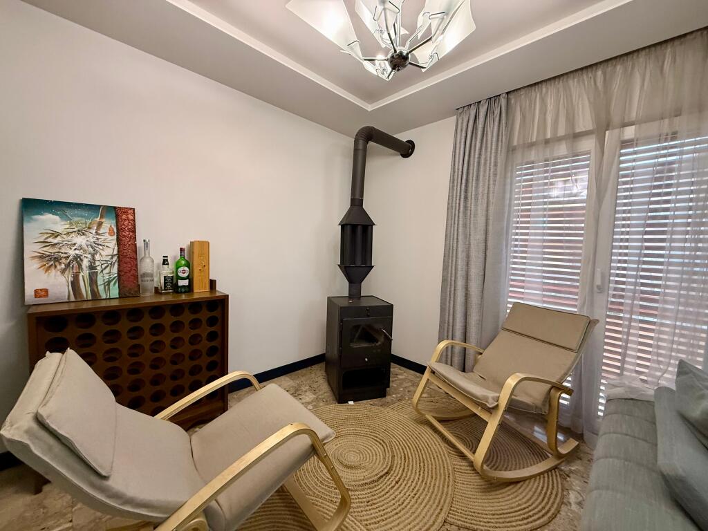 📣 QERA SUPER Apartament 3+1+2+🅿️ (Pjese Vile) 📍 Rruga "5-Maji", Prane Bar "Oda" ✨