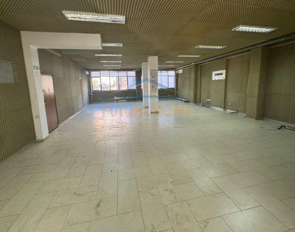 Affitto, Locale commerciale, Via Elbasan, Tirana..