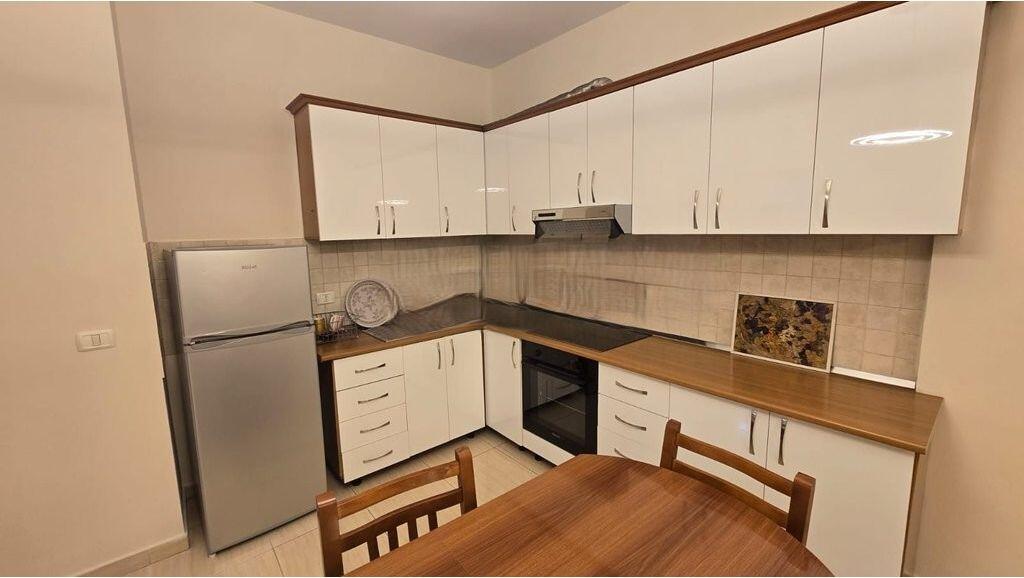 JAPIM ME QIRA APARTAMENT 1+1,RRUGA E ELBASANIT! 700 € /Muaj