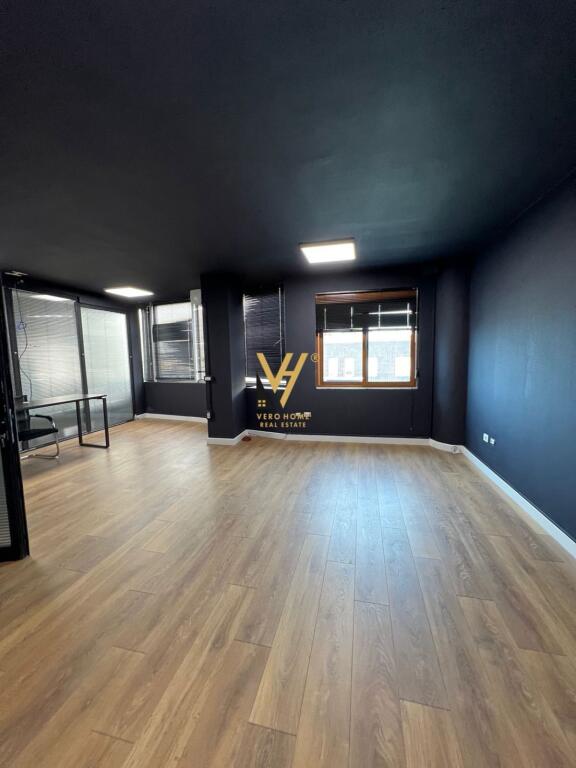 BUSINESS PREMISES OF 371 M2 FOR RENT IN USLUGA AREA 3,000 EURO