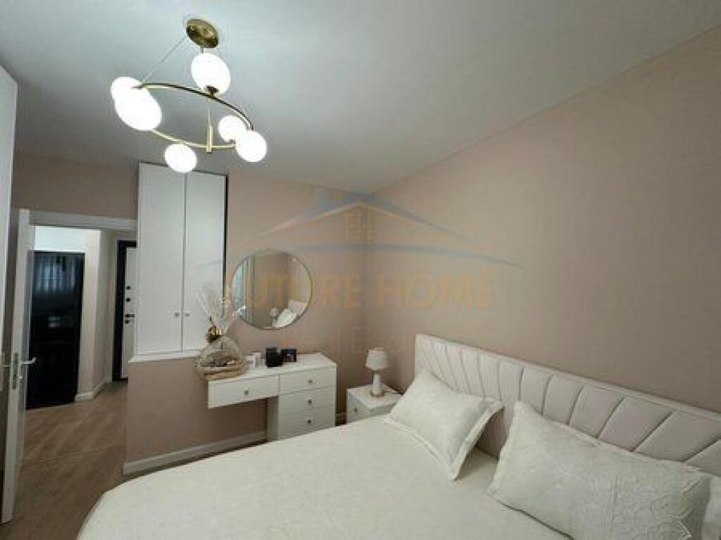 Shitet, Apartament 1+1+ Post Parkimi, Shkozë