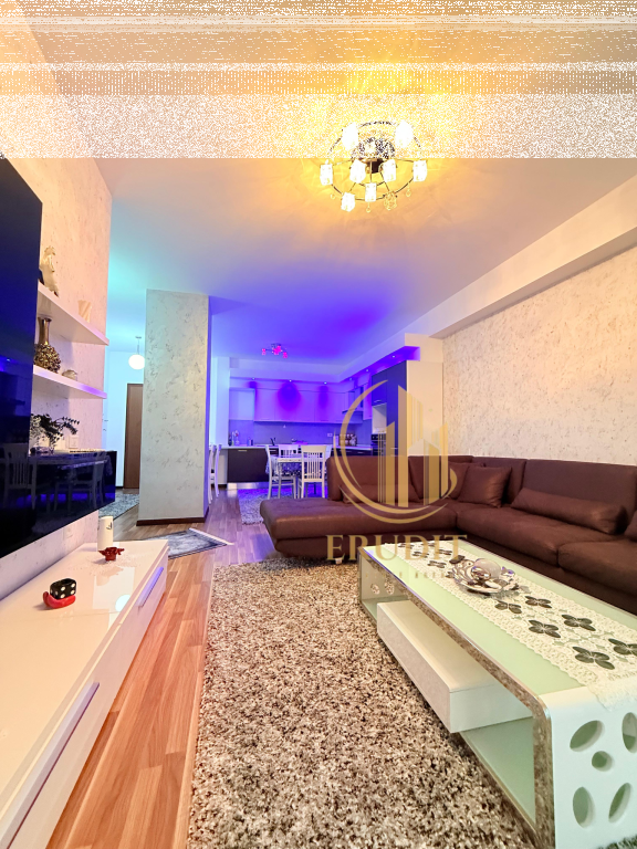 JEPET ME QIRA APARTAMENT 2+1 LUNGOMARE, VLORË