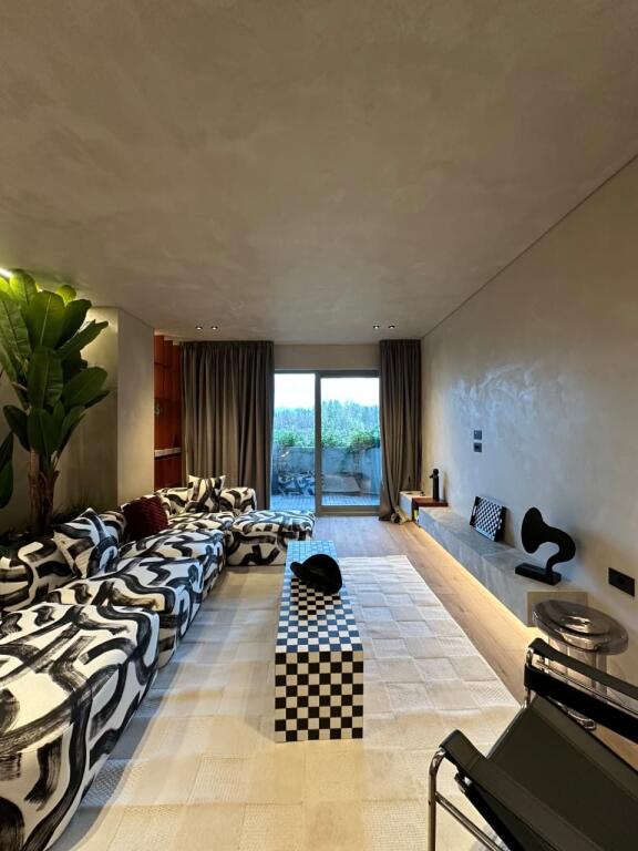 🏢 JEPET APARTAMENT LUKSOZ 1+1 + POST PARKIMI – ME QIRA
