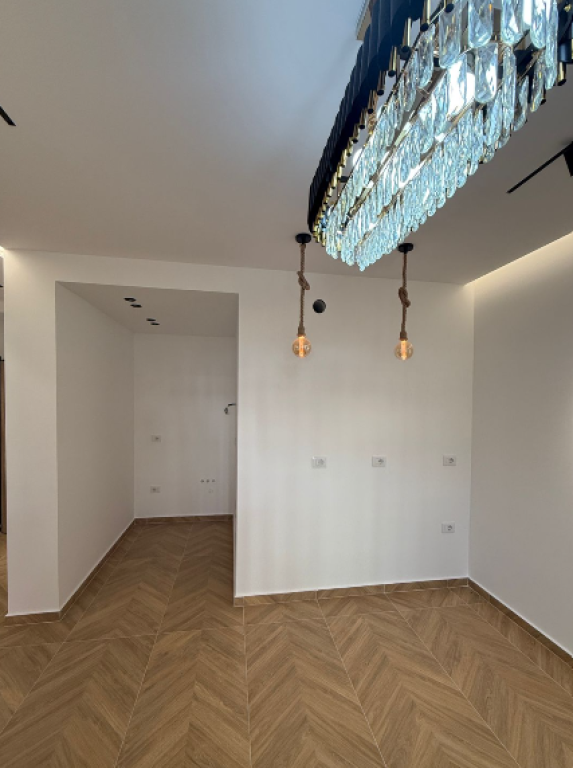 🏢 Jepen me Qira Ambiente Biznesi – Oasis, Astir
