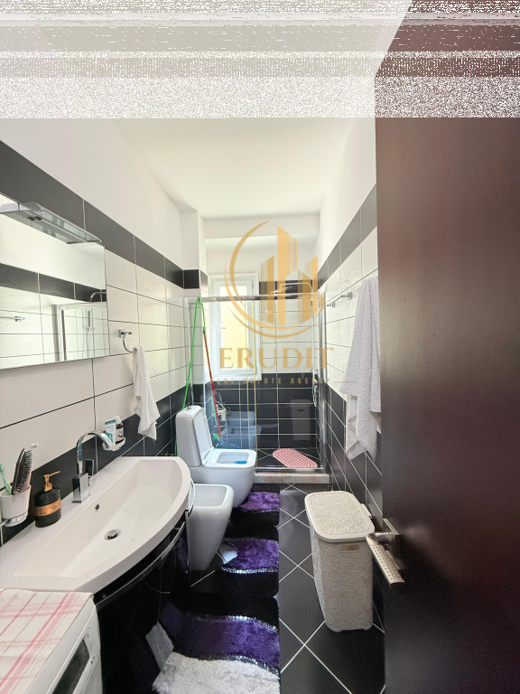 JEPET ME QIRA APARTAMENT 2+1 LUNGOMARE, VLORË