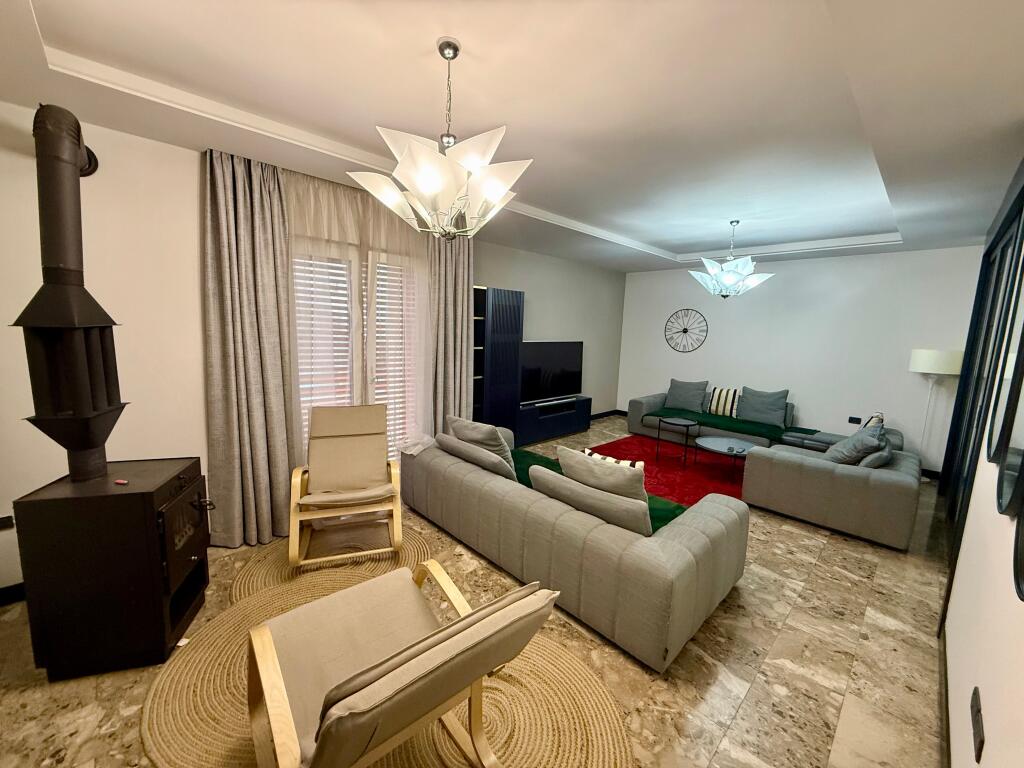📣 QERA SUPER Apartament 3+1+2+🅿️ (Pjese Vile) 📍 Rruga "5-Maji", Prane Bar "Oda" ✨