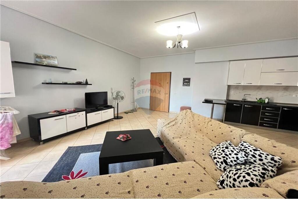 🏡 Apartament 2+1 me Qira – Bulevardi Kryesor, Vlorë