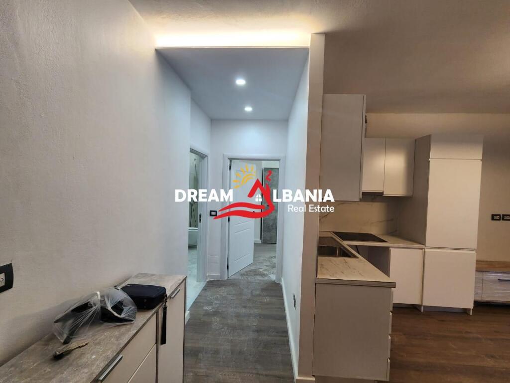 Shitet Apartament 1+1 tek Komuna e Parisit, prane Rrethrrotullimit (ID 41111169)