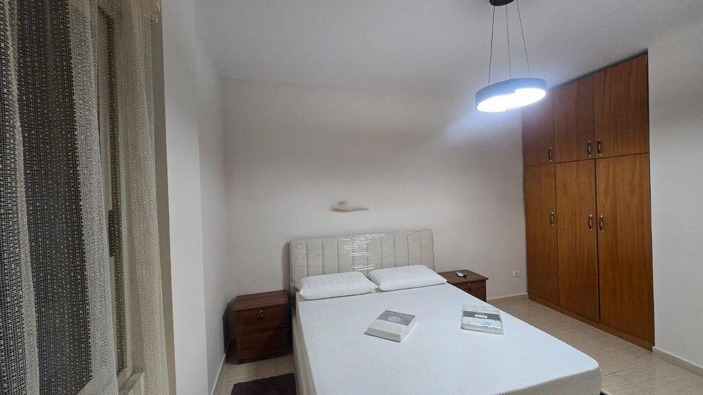 JAPIM ME QIRA APARTAMENT 1+1,RRUGA E ELBASANIT! 700 € /Muaj