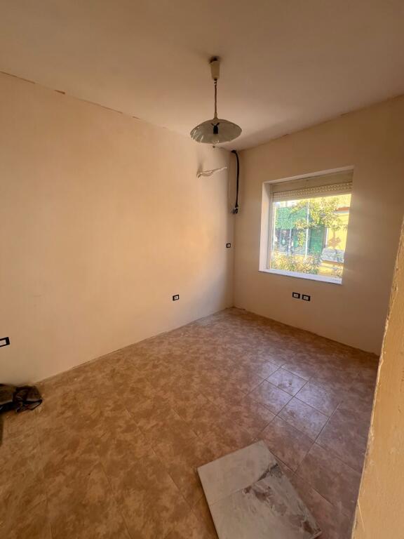 🏡 Jepet me Qira Vilë Twin – Mbrapa Garden Building