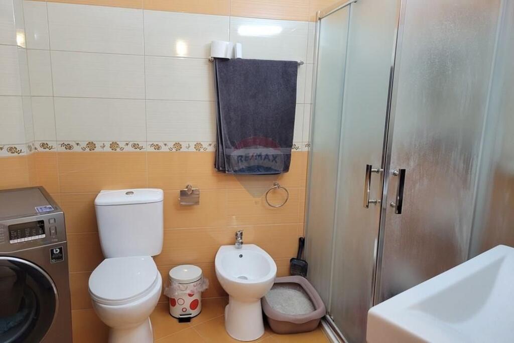 Apartament Për Shitje Komuna e Parisit WhatsApp Apartament - Për Shitje - Komuna e Parisit, Tiranë