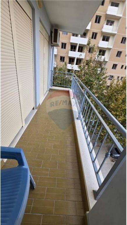 🏠 Appartamento 2+1 + Garage– In Affitto a Lungo Termine 📍 Via Haziz Xhyheri, Lungomare – dietro Hannover Bar, Vlora