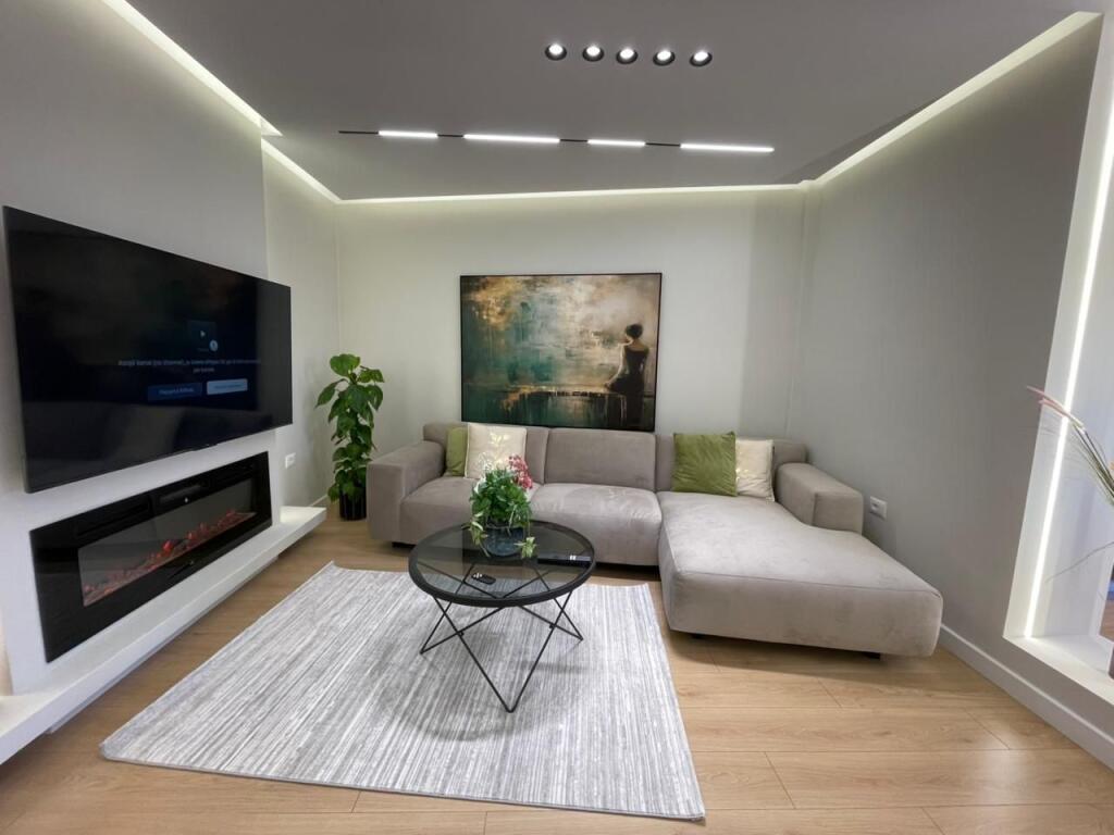 Apartment 2+1 for sale at Zogu i Zi.