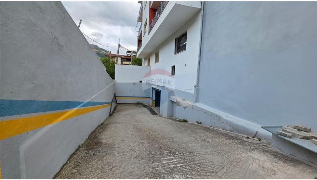 🏠 Appartamento 2+1 + Garage– In Affitto a Lungo Termine 📍 Via Haziz Xhyheri, Lungomare – dietro Hannover Bar, Vlora