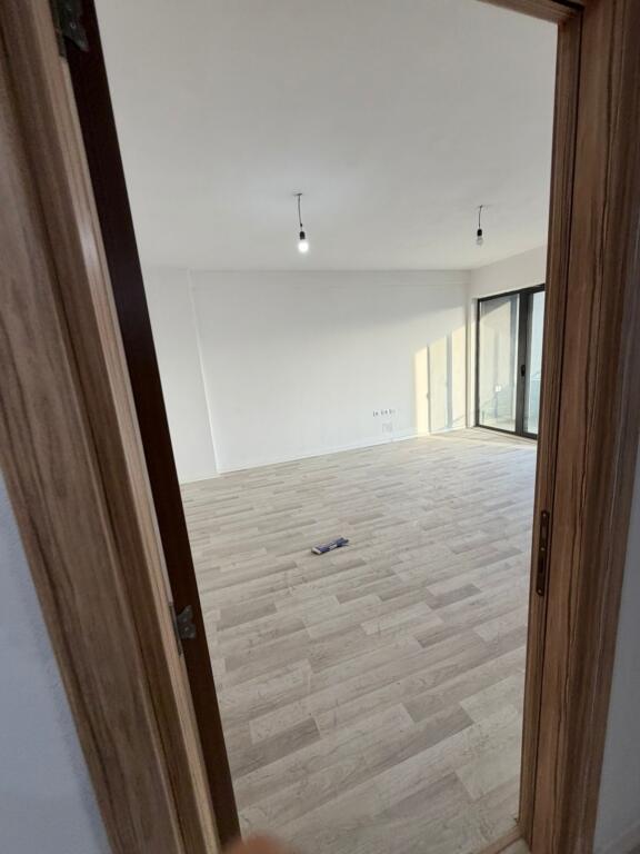Appartamento 2+1+2 in vendita, Via 5 Maj alla fine vicino ai nuovi edifici 170.000.000 Milioni di leke