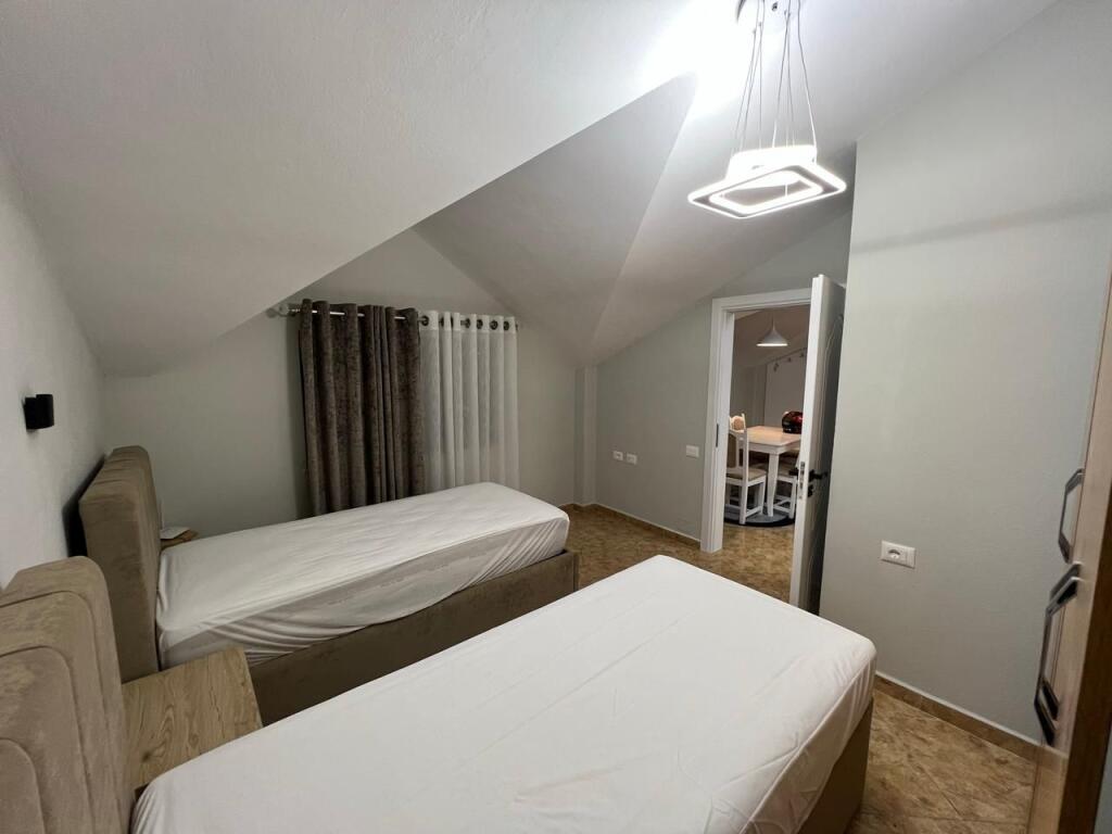 📣 AFFITTO SUPER Appartamento 2+1 con Balcone 📍 Ex Parco degli Autobus, Vicino alla Scuola "Albanet" ✨