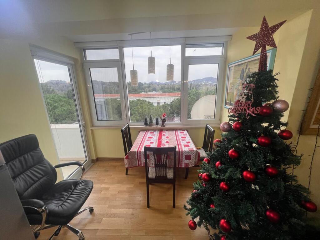 Jepet me qera Apartament 2+1 prane Air Albania.