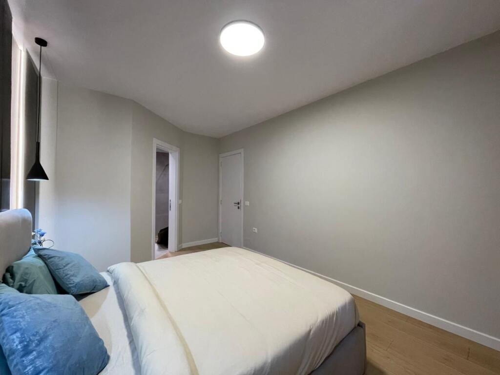 Apartment 2+1 for sale at Zogu i Zi.