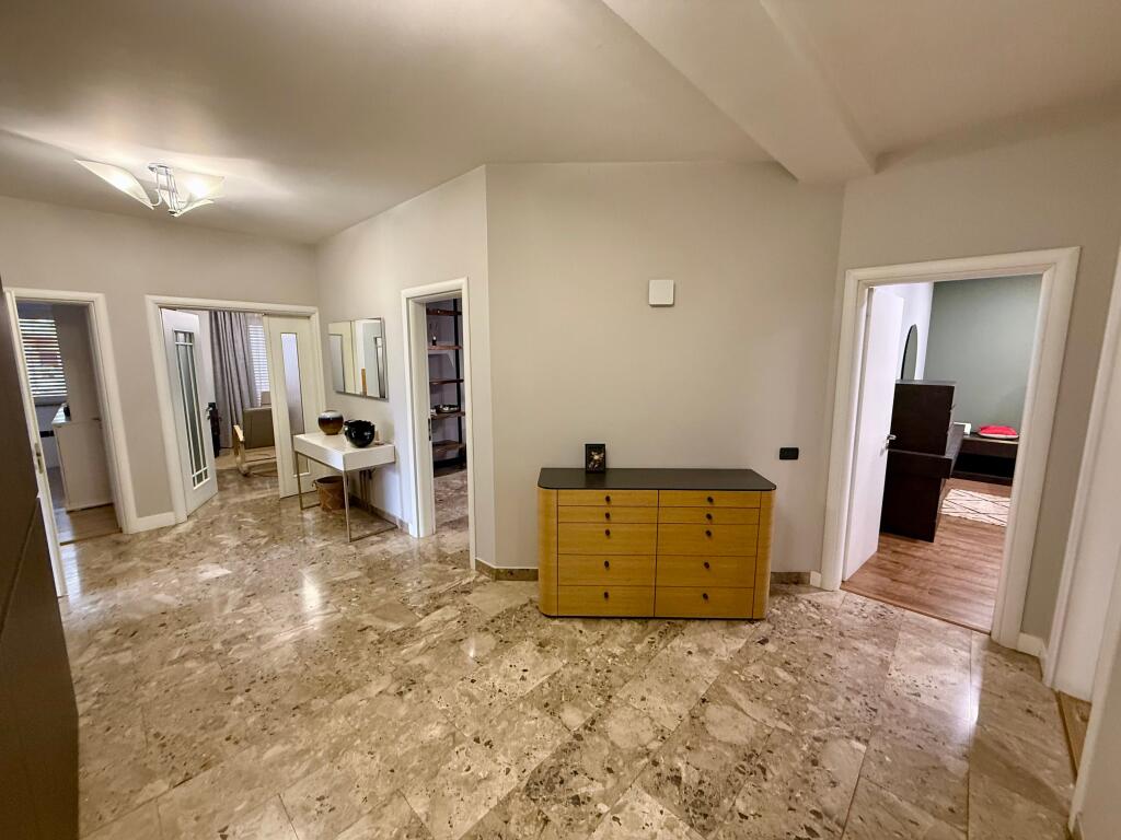 📣 QERA SUPER Apartament 3+1+2+🅿️ (Pjese Vile) 📍 Rruga "5-Maji", Prane Bar "Oda" ✨