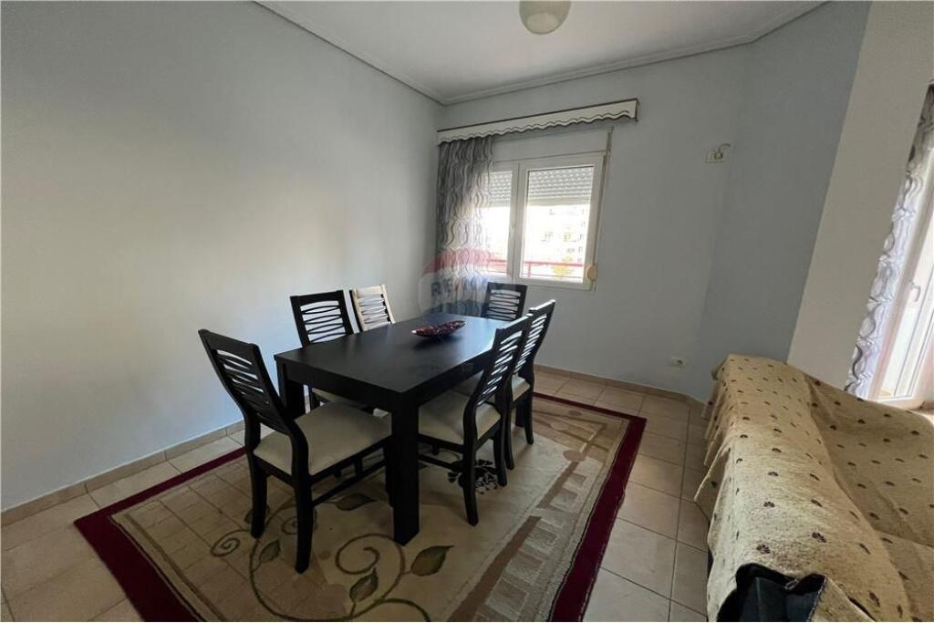 🏡 Apartament 2+1 me Qira – Bulevardi Kryesor, Vlorë