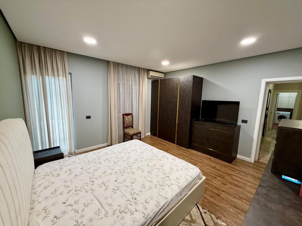 📣 QERA SUPER Apartament 3+1+2+🅿️ (Pjese Vile) 📍 Rruga "5-Maji", Prane Bar "Oda" ✨