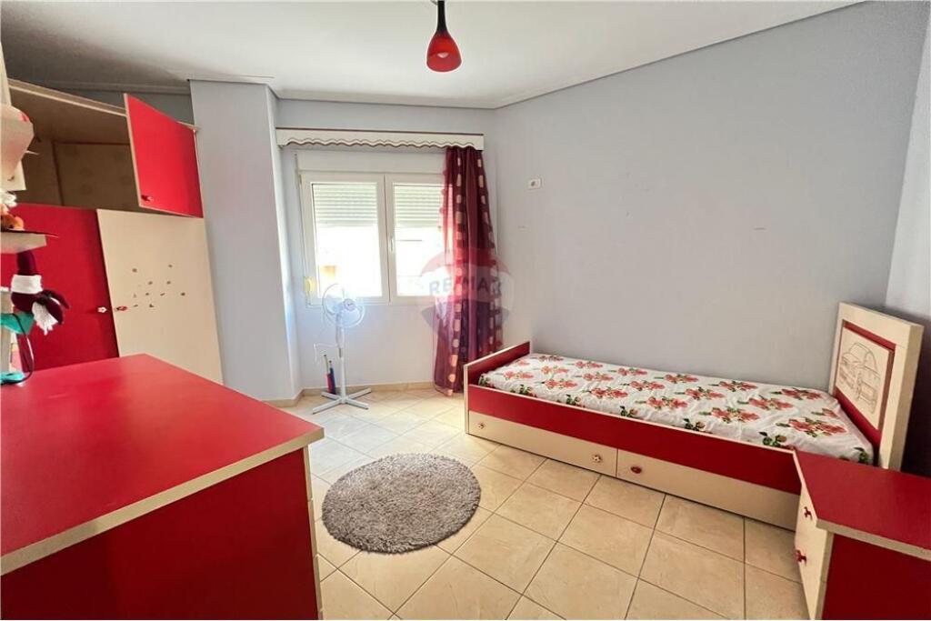 🏡 Apartament 2+1 me Qira – Bulevardi Kryesor, Vlorë