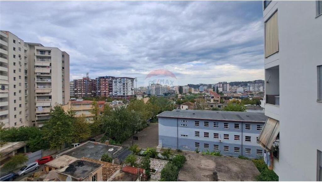 🏠 Appartamento 2+1 – In Affitto a Lungo Termine 📍 Piazza dell'Indipendenza / Skelë, Vlorë (vicino alla scuola “1 Maji”)