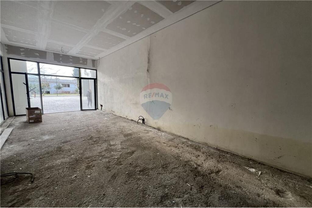 🏬 Dyqan në Shitje – Lungomare, Vlorë (Vija e Dytë)