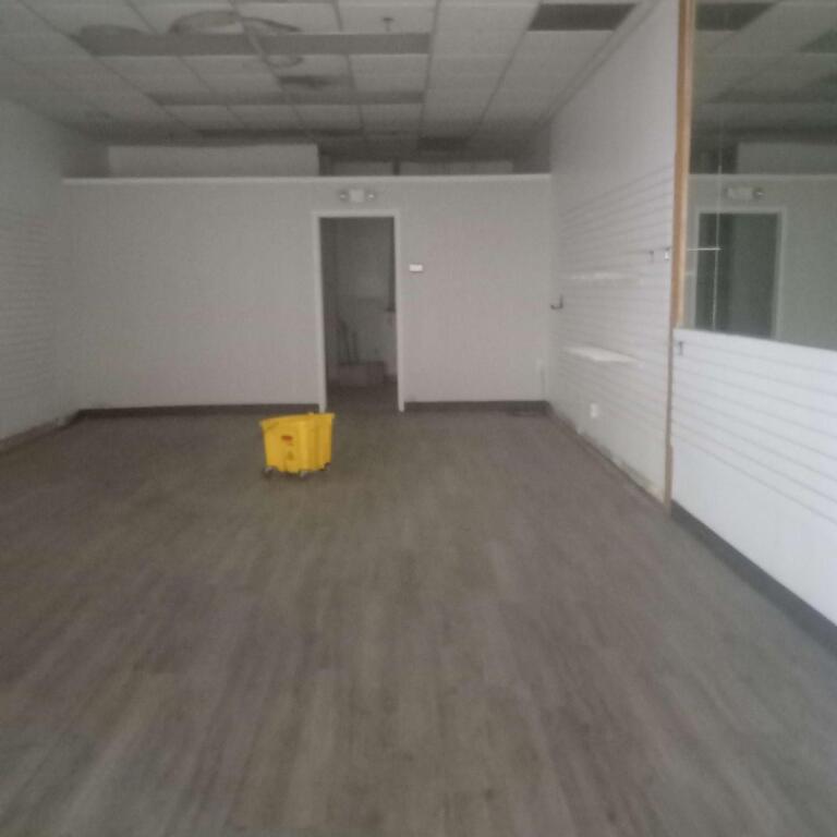 NEGOZIO IN VENDITA 64 M2 MYSLYM SHYRI 670.000.000 LEKE