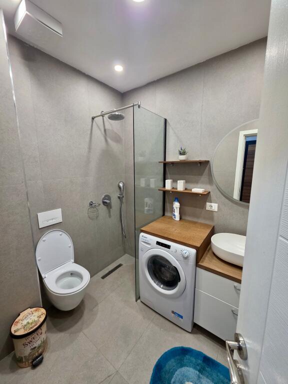 📣 QERA Apartament 2+1 Me 2 Tualete Dhe Verande 📍 Prane Kopeshtit Botanik ✨