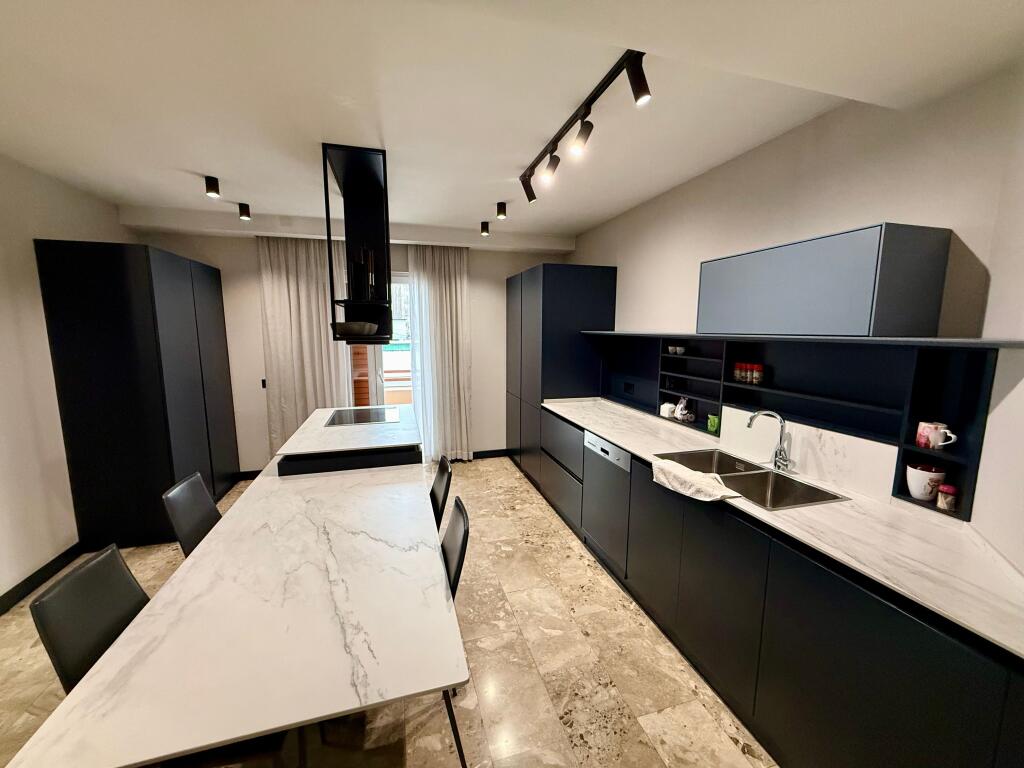 📣 QERA SUPER Apartament 3+1+2+🅿️ (Pjese Vile) 📍 Rruga "5-Maji", Prane Bar "Oda" ✨