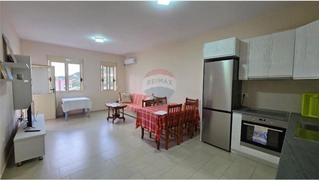 🏠 Appartamento 2+1 + Garage– In Affitto a Lungo Termine 📍 Via Haziz Xhyheri, Lungomare – dietro Hannover Bar, Vlora