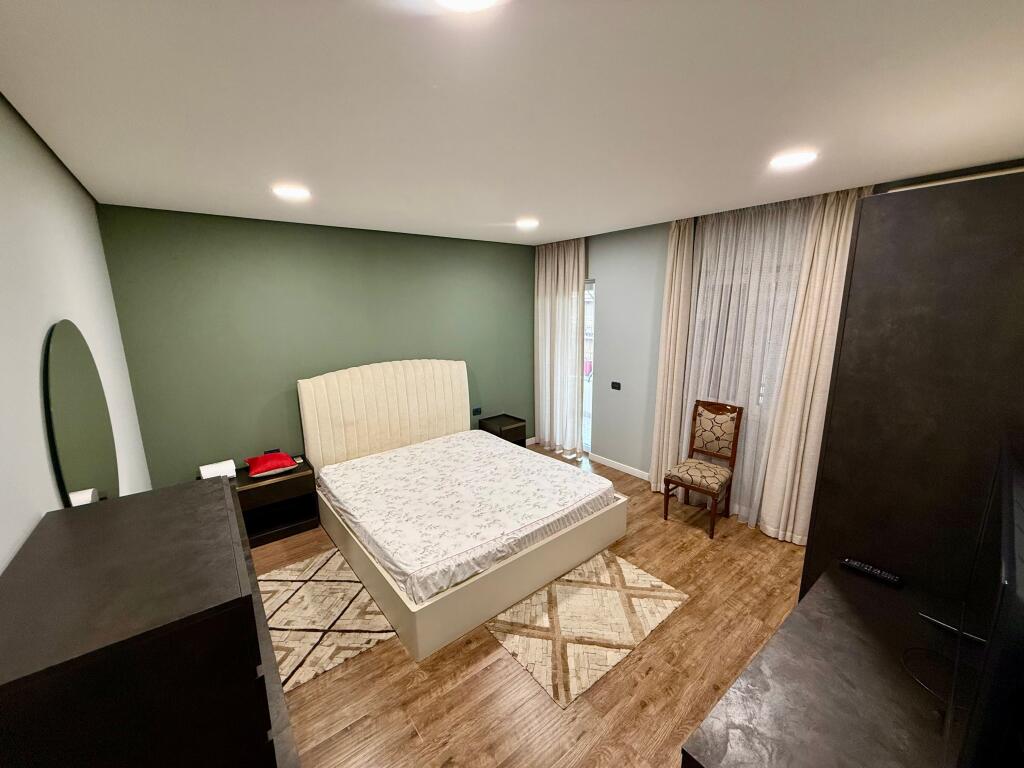 📣 QERA SUPER Apartament 3+1+2+🅿️ (Pjese Vile) 📍 Rruga "5-Maji", Prane Bar "Oda" ✨