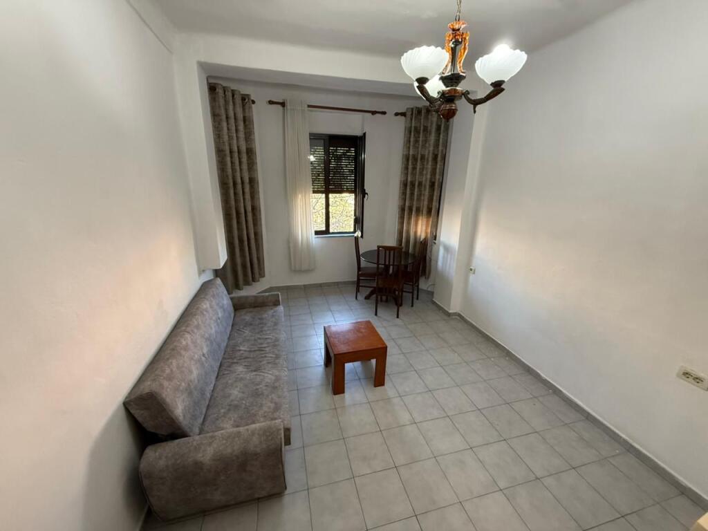 APARTAMENT ME QERA