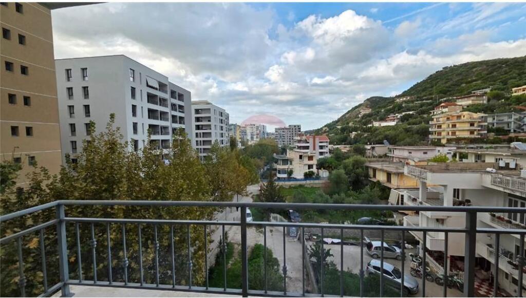 🏠 Appartamento 2+1 + Garage– In Affitto a Lungo Termine 📍 Via Haziz Xhyheri, Lungomare – dietro Hannover Bar, Vlora