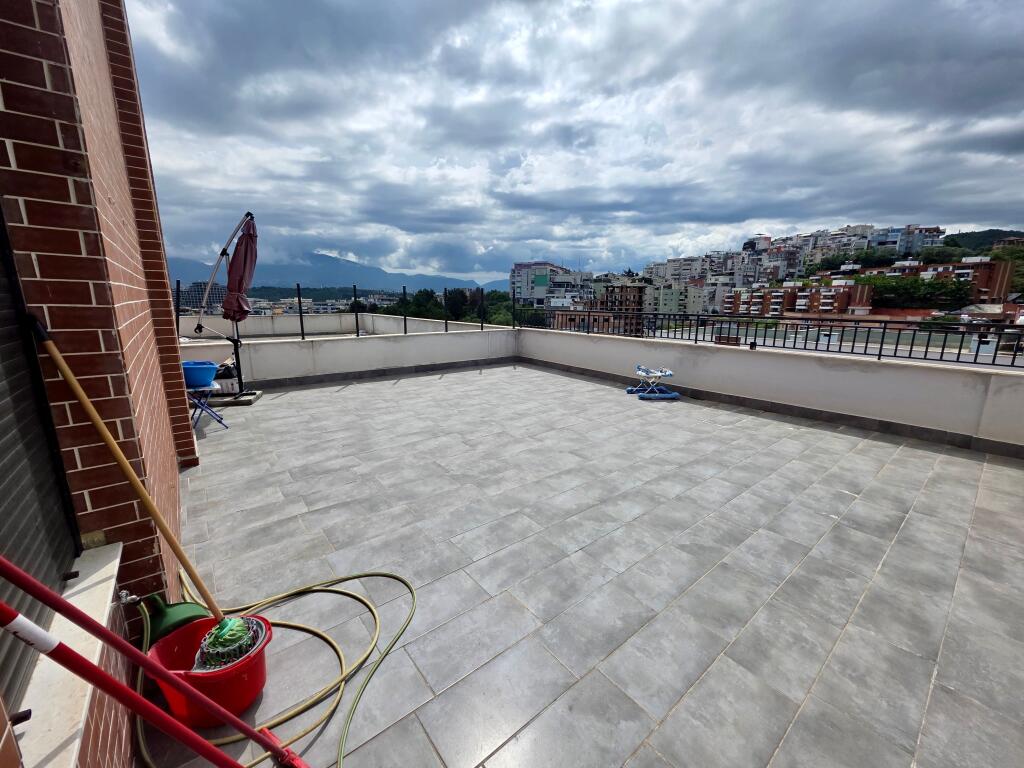 📣 QERA Apartament 2+1 Me 2 Tualete Dhe Verande 📍 Prane Kopeshtit Botanik ✨