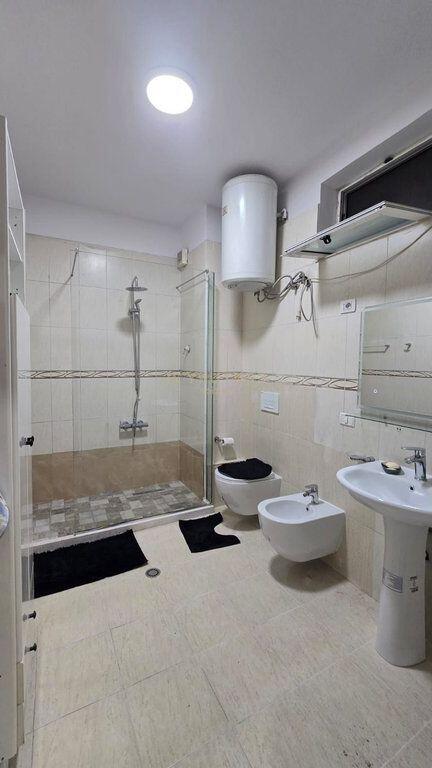 JAPIM ME QIRA APARTAMENT 1+1,RRUGA E ELBASANIT! 700 € /Muaj
