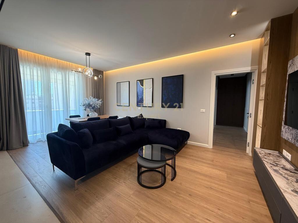 APARTAMENT MODERN 2+1+2 &amp; POST PARKIMI PER QIRA TEK GALERIA, QENDER !!