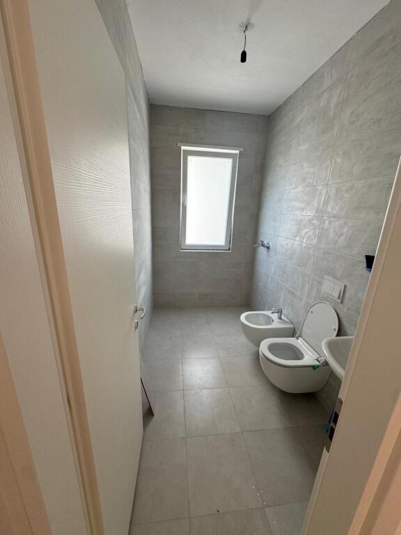 Apartament 2+1 i pamobiluar me qera, Univers City