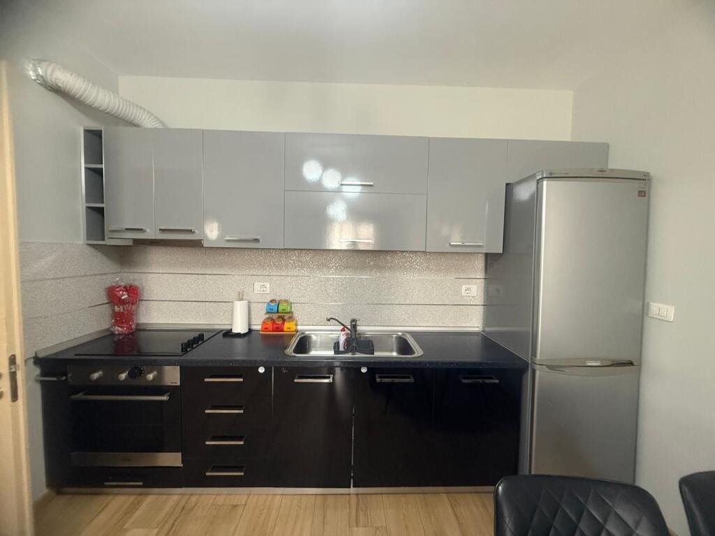 APARTAMENT ME QERA 1+1 21 DHJETORI 600 EURO