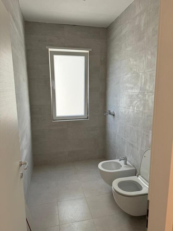 Apartament 2+1 i pamobiluar me qera, Univers City