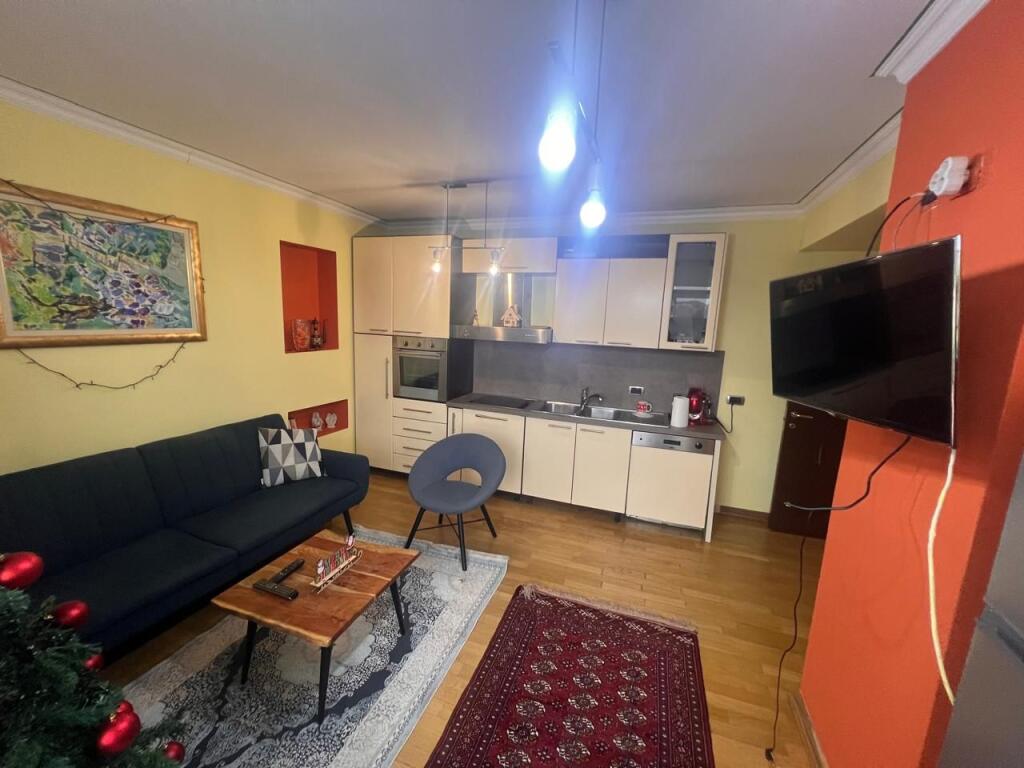 Jepet me qera Apartament 2+1 prane Air Albania.