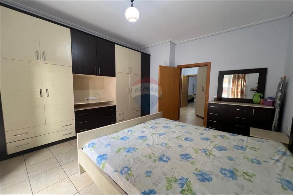 🏡 Apartament 2+1 me Qira – Bulevardi Kryesor, Vlorë