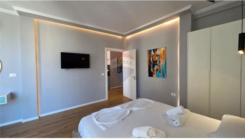 🏠 Apartament 2+1 – Për Qira 📍 Sheshi Isa Boletini, pranë Teatrit – Vlorë